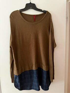 Brown Mixed-Knit Crewneck Top with Navy Plaid Hem
